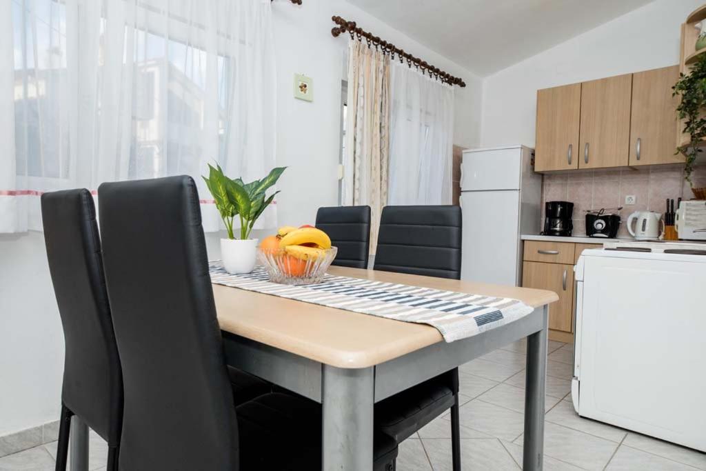 Apartmani Luka Banjol ภายนอก รูปภาพ