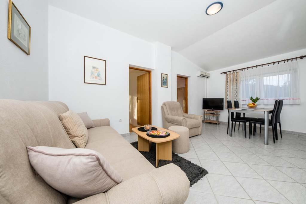 Apartmani Luka Banjol ภายนอก รูปภาพ