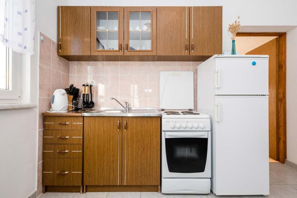 Apartmani Luka Banjol ภายนอก รูปภาพ