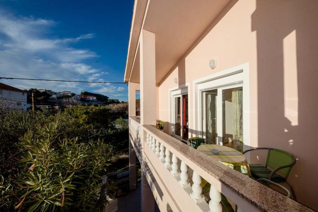 Apartmani Luka Banjol ภายนอก รูปภาพ