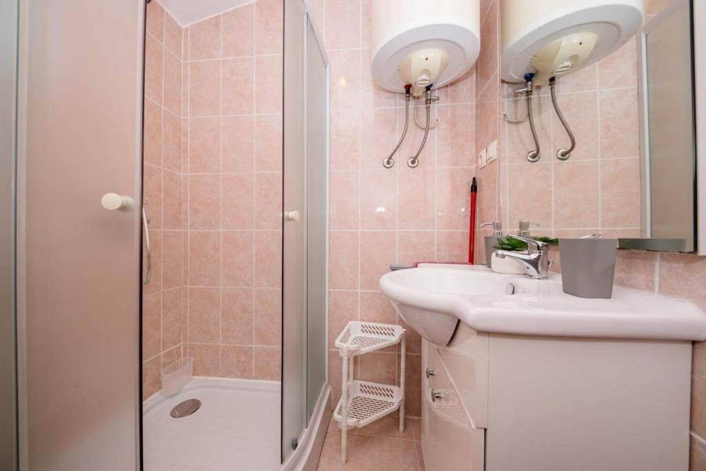 Apartmani Luka Banjol ภายนอก รูปภาพ