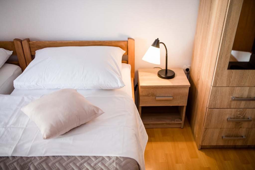 Apartmani Luka Banjol ภายนอก รูปภาพ