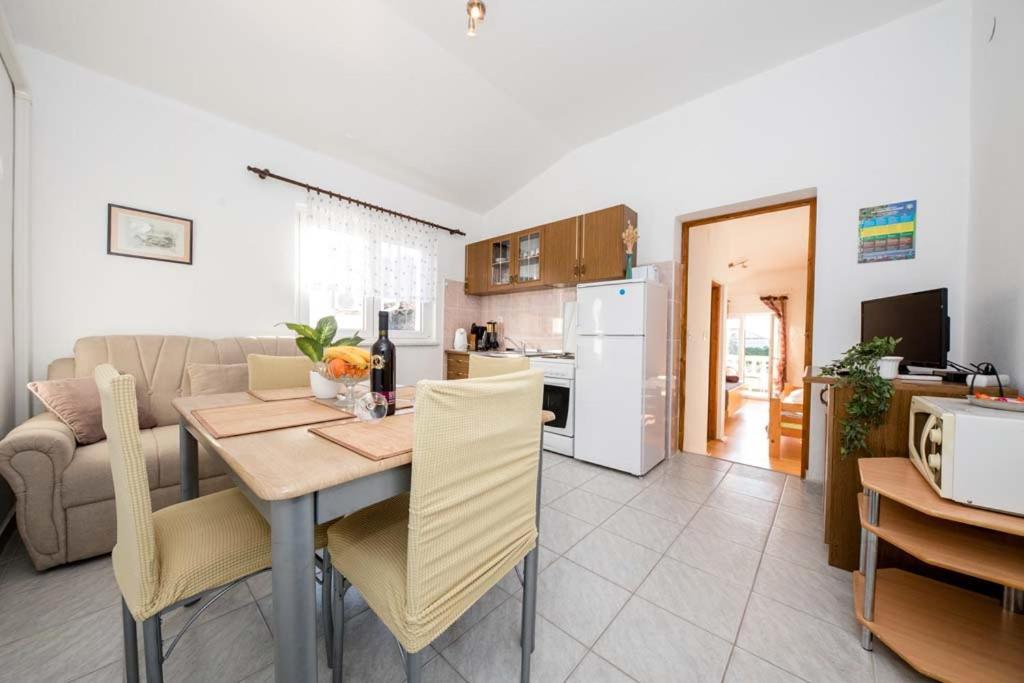 Apartmani Luka Banjol ภายนอก รูปภาพ